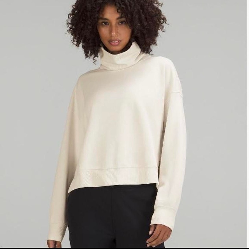 Lululemon softstreme turtleneck pullover